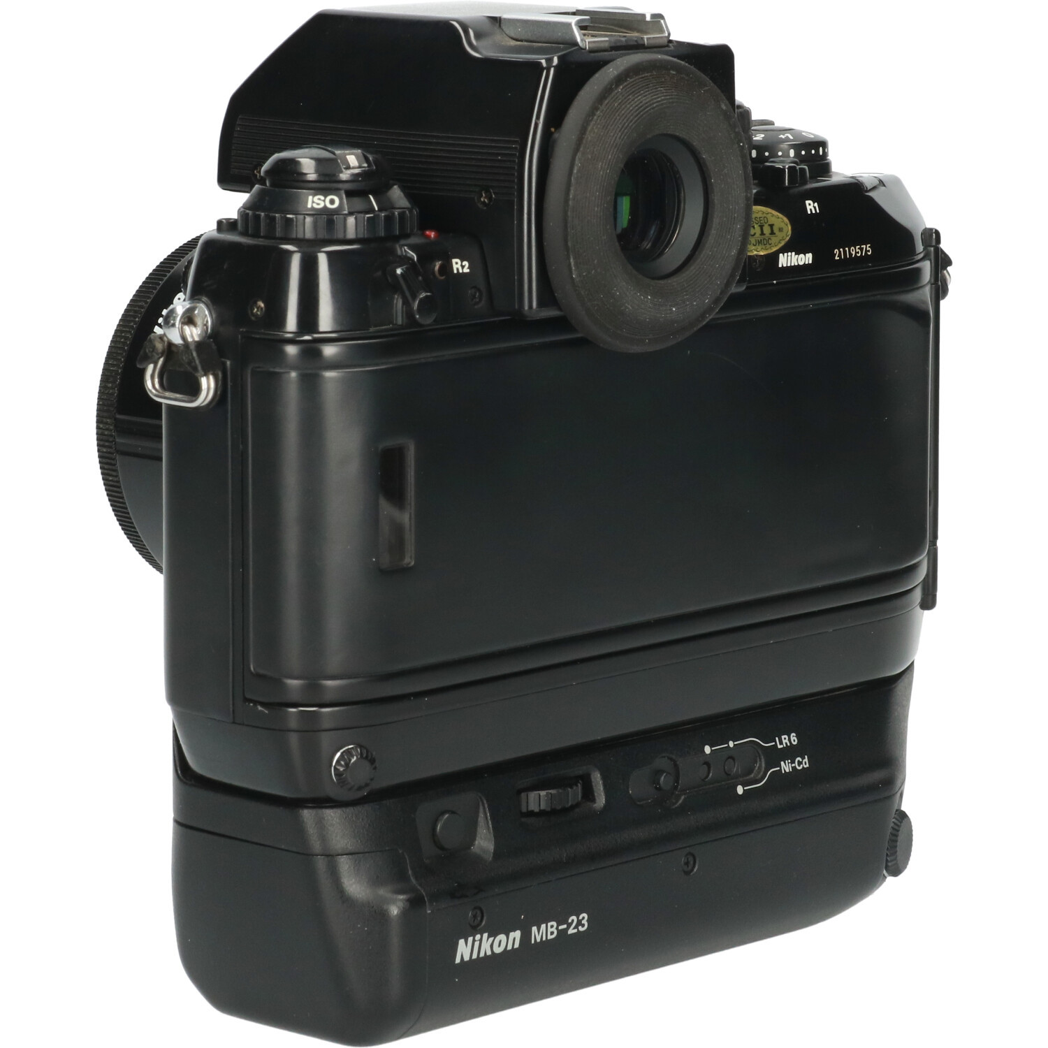 Tweedehands Nikon F4E met MB-23 grip en AF Nikkor 28mm f/2.8 CM5248