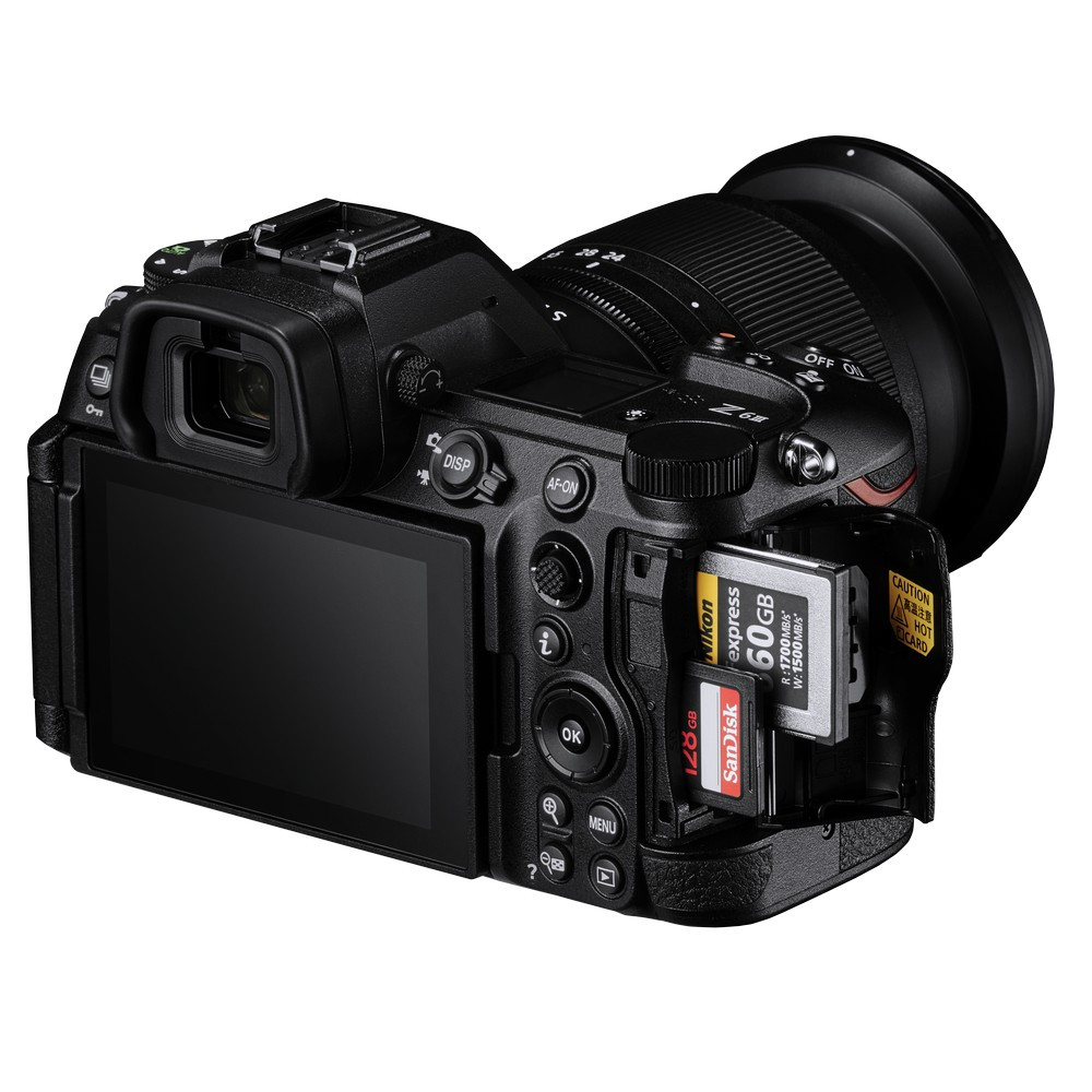 Nikon Z6 III + 24-200mm