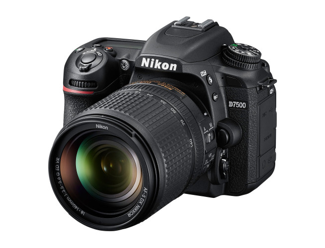 Nikon D7500 + AF-S 18-140mm VR