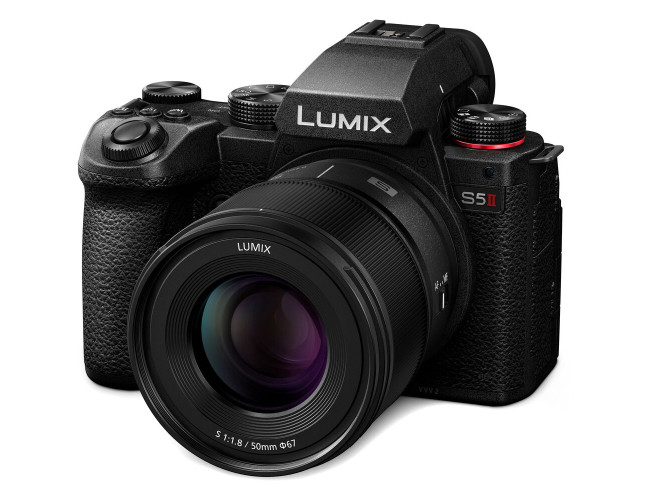 Panasonic DC-S5II + 20-60mm f/3.5-5.6