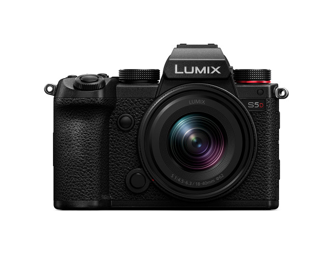 Panasonic Lumix S5D + 18-40mm f/4.5-6.3