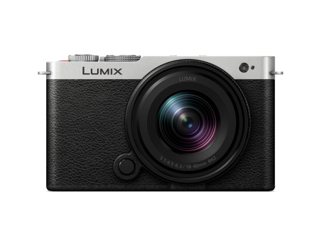 Panasonic LUMIX S9 Black / Silver + S 18-40mm f/4.5-6.3
