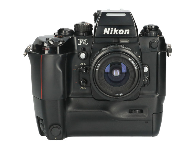 Tweedehands Nikon F4E met MB-23 grip en AF Nikkor 28mm f/2.8 CM5248