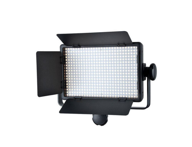Godox LED 500C met Barndoor