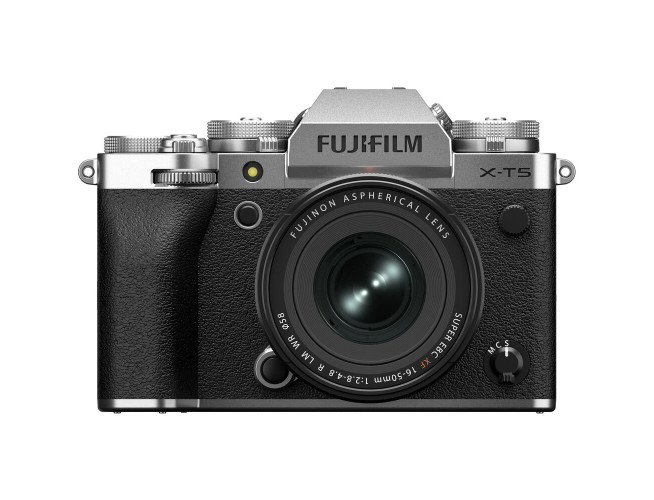 Fujifilm X-T5 + XF16-50 Silver