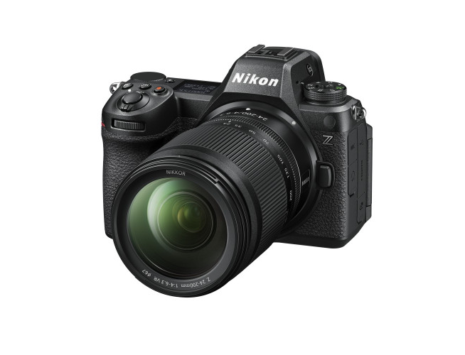Nikon Z6 III + 24-200mm