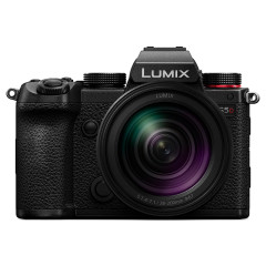 Panasonic Lumix S5D +  28-200mm f/4.0-7.1